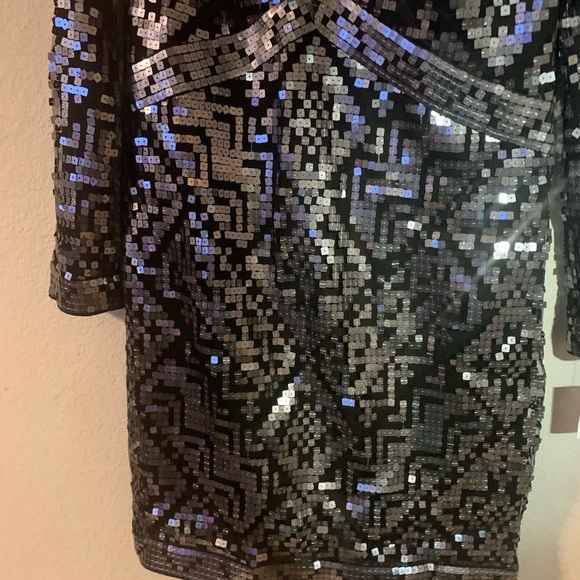 ❌SOLD❌ Tadashi Shoji Geometricaly Sequined Illusion Dress Size 14 - Picture 9 of 11